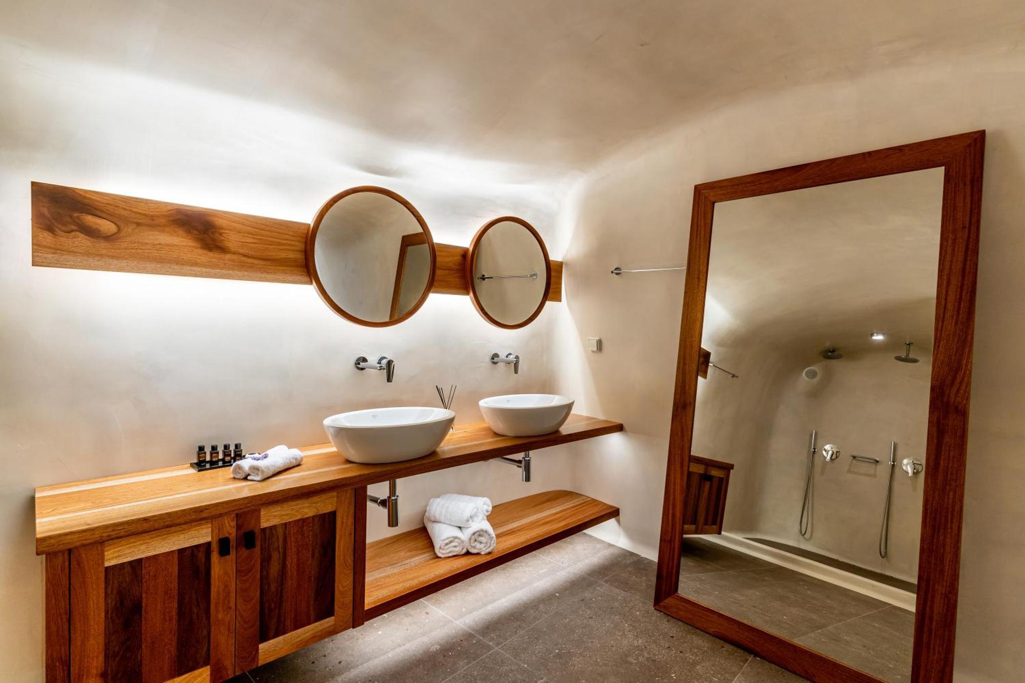 Victoria Caves Aparthotel